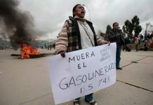 LOS FANTASMAS DE OCTUBRE HACEN RETROCEDER Al GOBIERNO